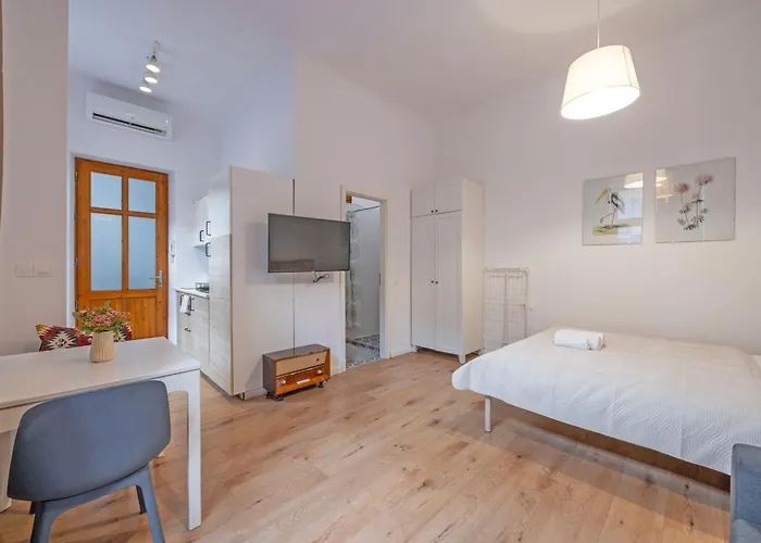아파트 Urban Ease N' Simple Comfort In The Core
