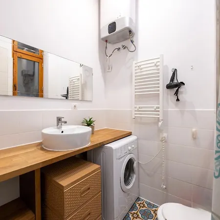Urban Ease N' Simple Comfort In The Core Appartamento