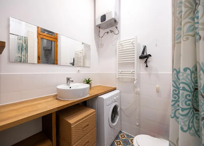 Urban Ease N' Simple Comfort In The Core Apartament